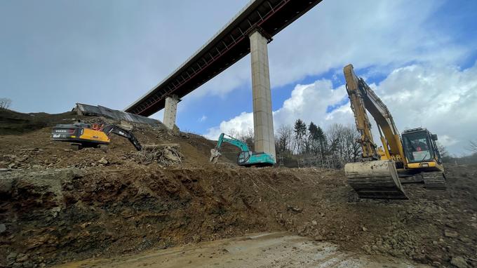 Die Aufräumarbeiten unter der Talbrücke Rinsdorf sind im vollen Gange. Am 26. Februar wird die L907 wieder freigegeben 