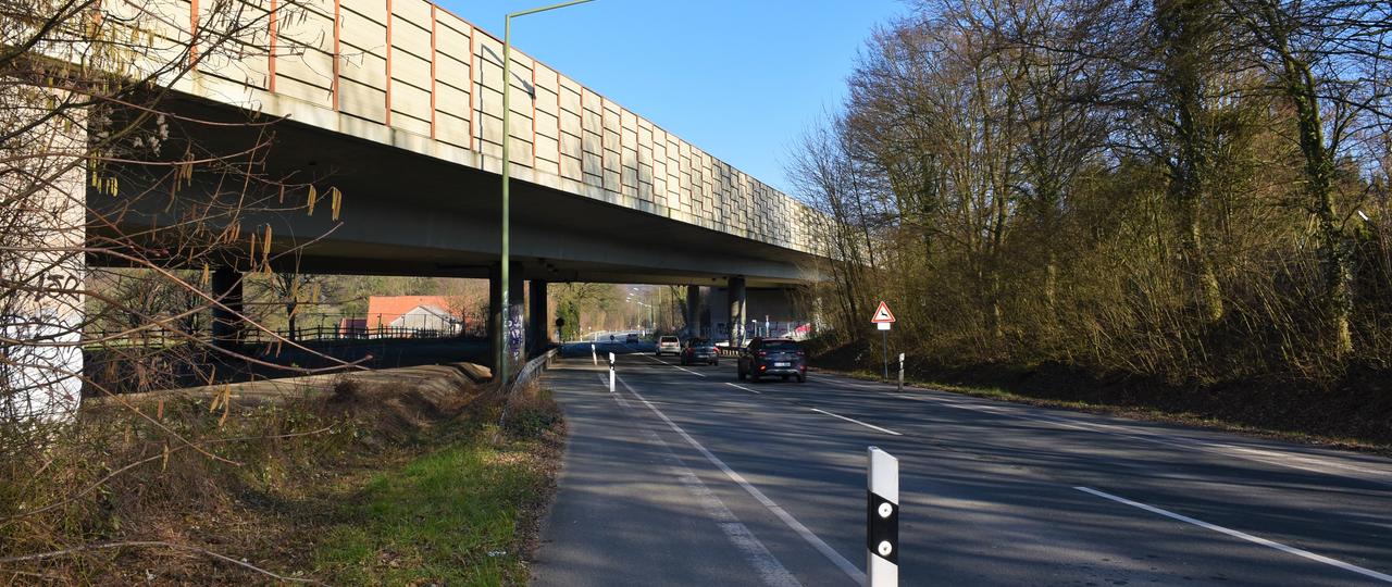Die Talbrücke Hakenhof überführt die Rheiner Landstraße in Osnabrück.