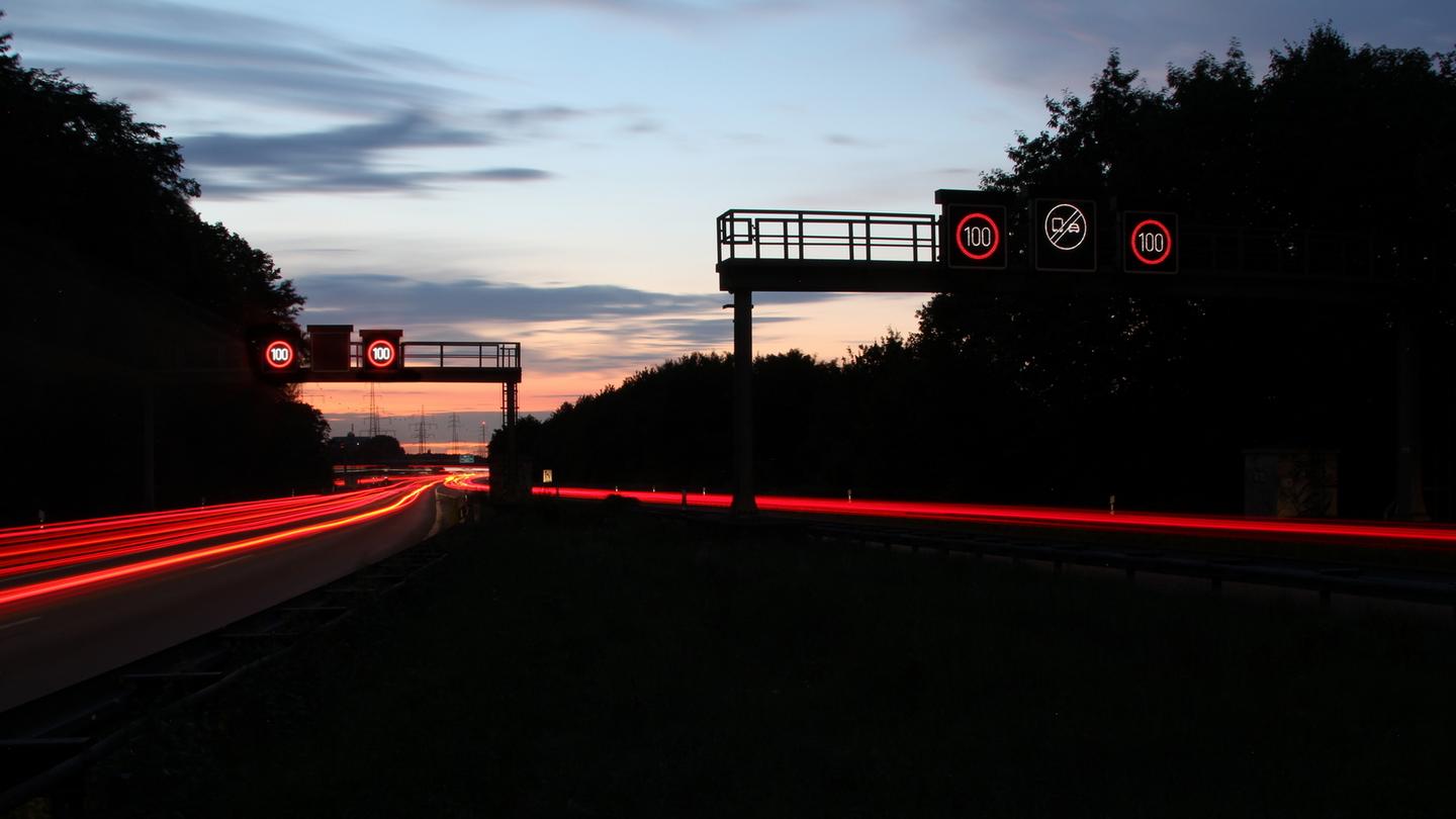 Verkehrsbeeinflussungsanlage am Autobahndreieck Köln-Heumar