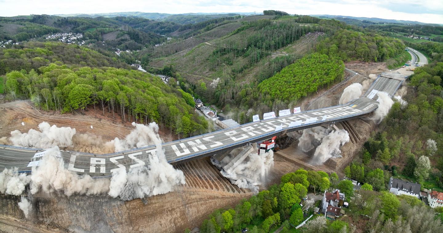 Am 7. Mai 2023 wurde die Talbrücke Rahmede gesprengt