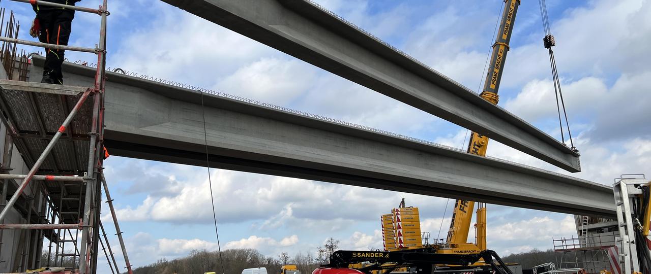Zahlreiche Brücken werden beim sechsstreifigen Ausbau der A1 erneuert. Eine davon ist die Brücke Amelsbürener Straßen zwischen Ascheberg und Münster-Hiltrup.
