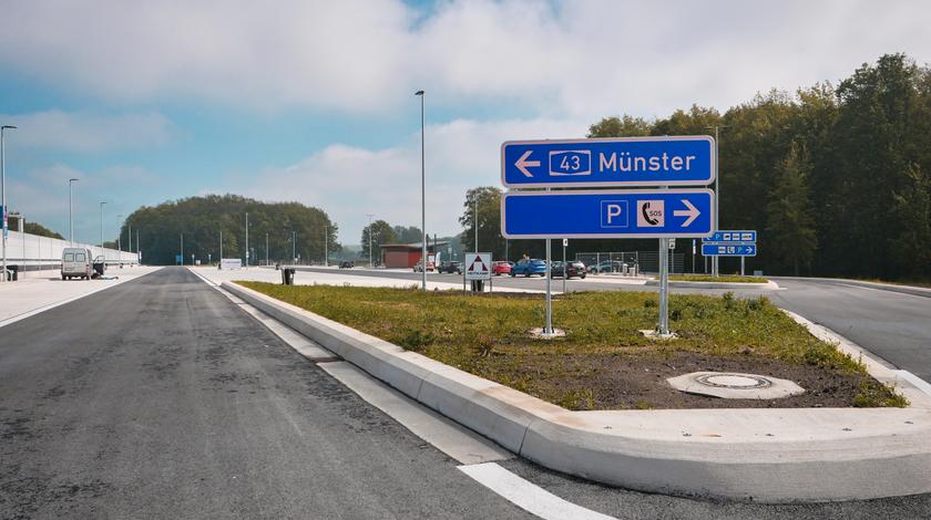 Die Zufahrt zur PWC-Anlage Speckhorn in Fahrtrichtung Münster (Mai 2021)