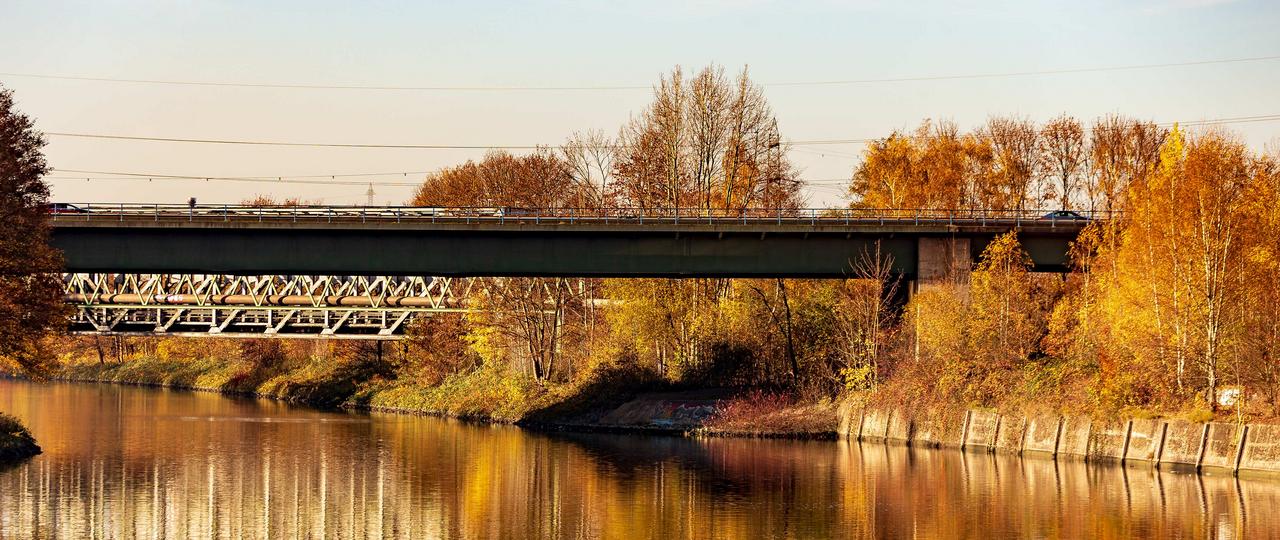 Die A43-Brücke über den Rhein-Herne-Kanal von Osten aus gesehen.