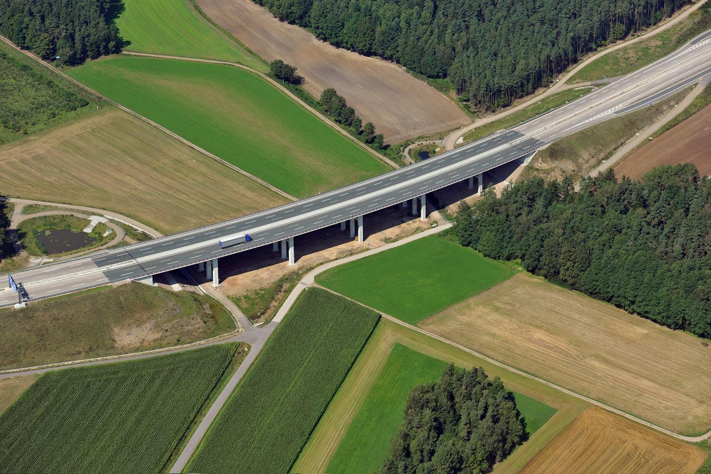 Luftaufnahme der Ödschlagtalbrücke (Foto: Hajo Dietz, 2011)
