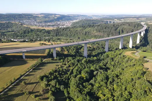 Blick auf die Sauertalbrücke