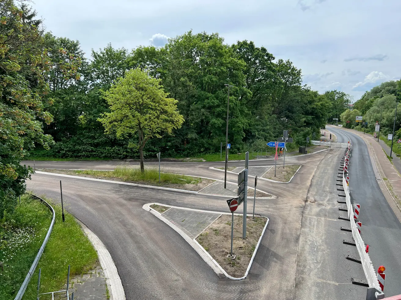 An der Anschlussstelle Vegesack-Hafen sind die Arbeiten an den Verkehrsinseln nahezu abgeschlossen. © Die Autobahn GmbH des Bundes