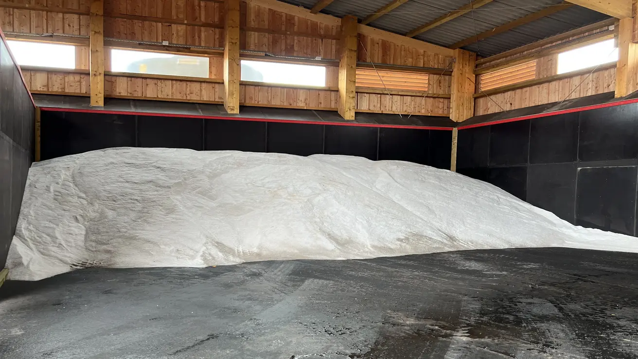 Innenansicht der neuen Salzhalle auf dem Betriebshof der Autobahnmeisterei (AM) Elmshorn