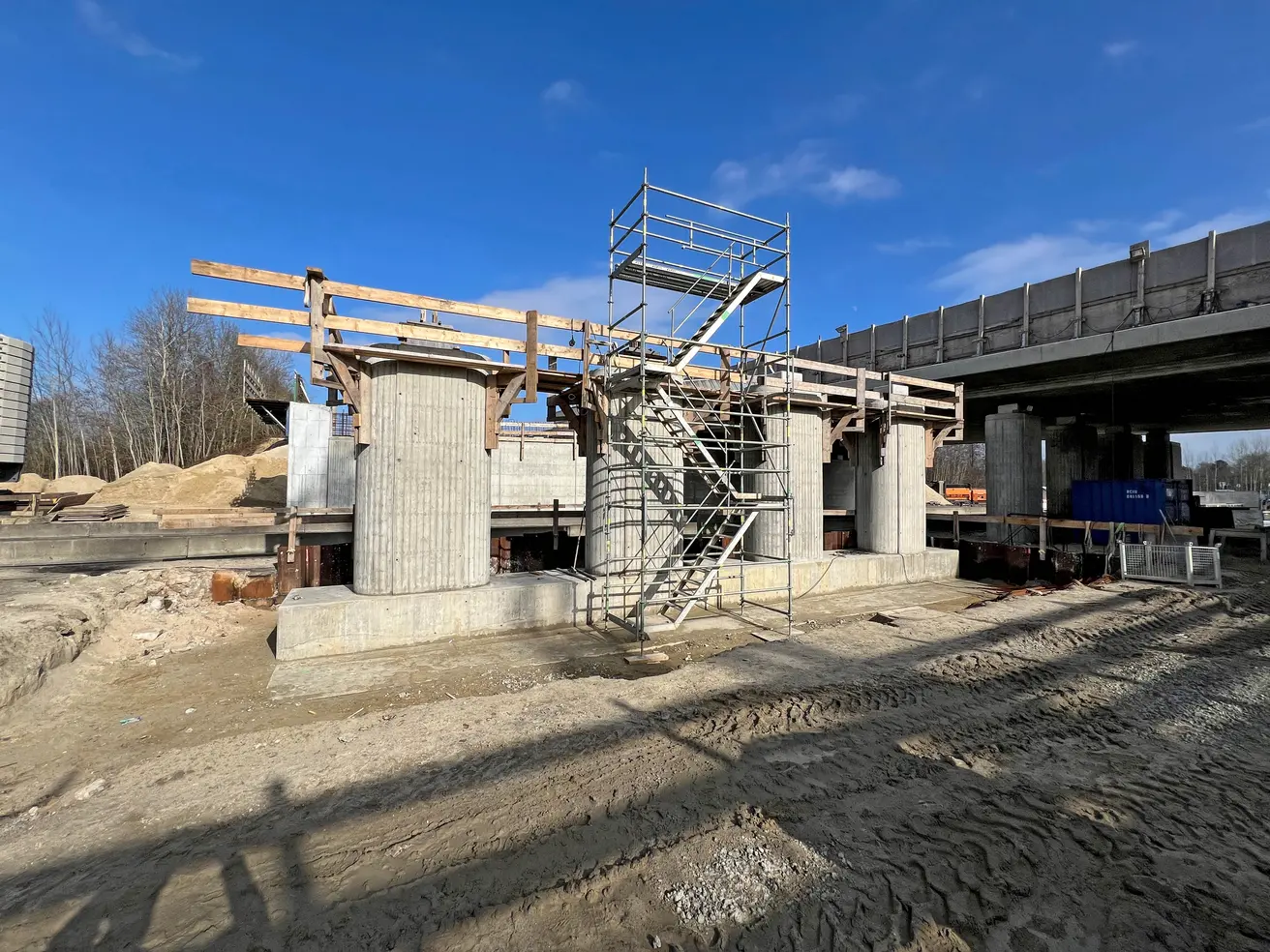 Die vier Mittelpfeiler für das zweite Teilbauwerk der Brücke. © Die Autobahn GmbH des Bundes Die vier Mittelpfeiler für das zweite Teilbauwerk der Brücke. © Die Autobahn GmbH des Bundes