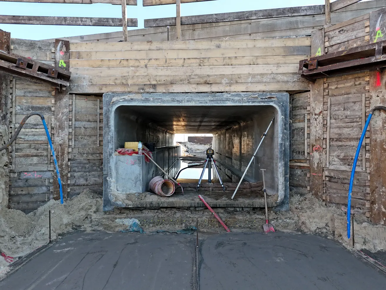 Blick in den bereits fertiggestellten Ostteil des Durchlasses. © Die Autobahn GmbH des Bundes