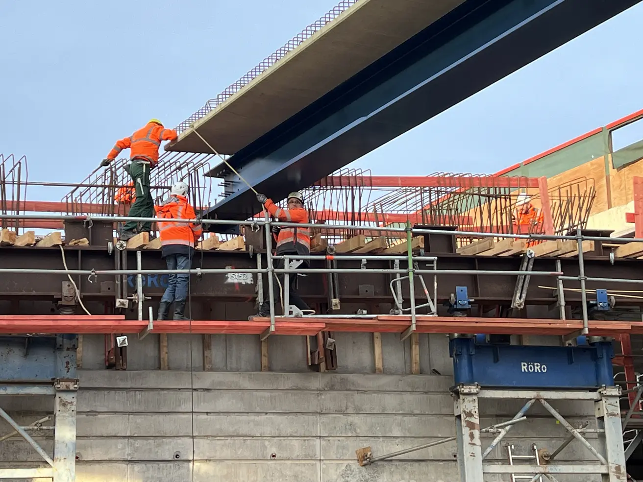 Auflegen des ersten Trägers.