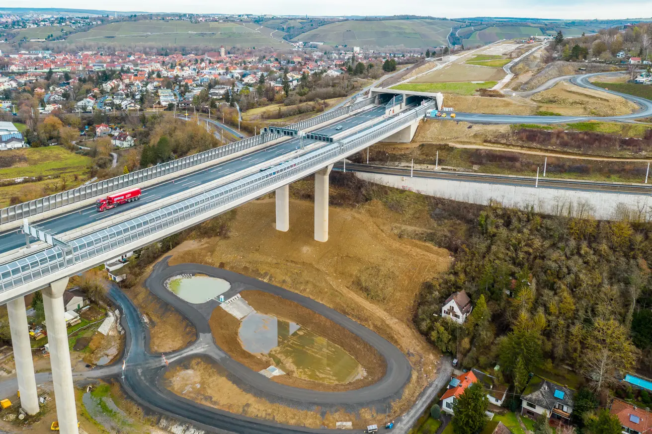 Luftaufnahmen der Talbrücke Heidingsfeld im Zuge der A3 (Foto: Jan R. Schäfer)