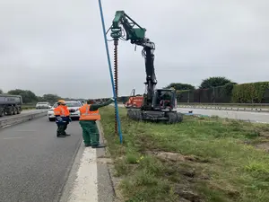 A25: Deckschichtsanierung – Kampfmittelsondierungen Im Mittelstreifen