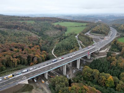 2025 10 15 TB Sterbecke Foto Echterhoff Luftaufnahme der Talbrücke Sterbecke