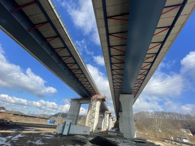 Die Brücke vor dem Verschub von unten.
