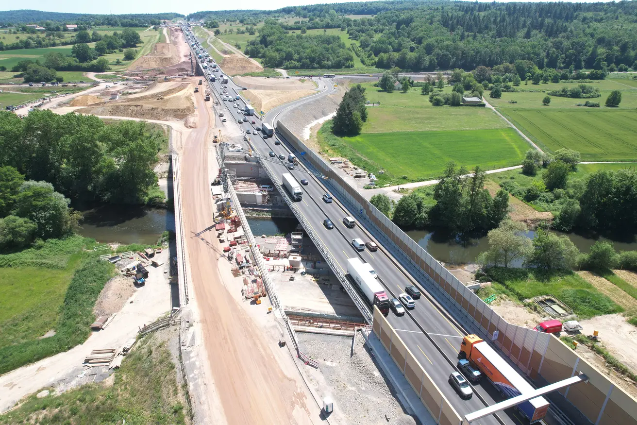 Quelle: Autobahn GmbH | Blick auf die fertiggestellte Enzbrücke in Fahrtrichtung Stuttgart.