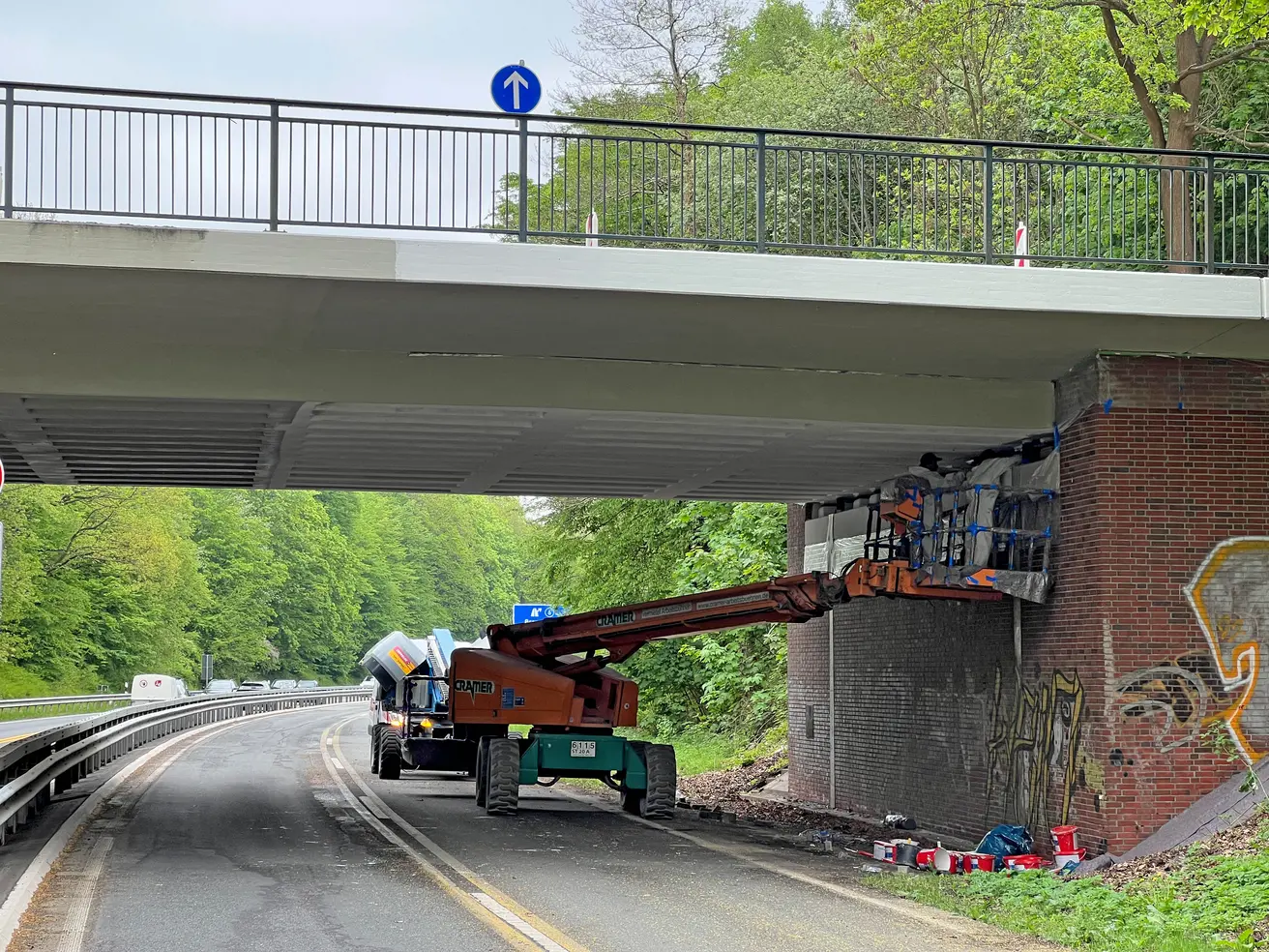 Beschichtungsarbeiten an einer Überführung. © Die Autobahn GmbH des Bundes Beschichtungsarbeiten an einer Überführung. © Die Autobahn GmbH des Bundes