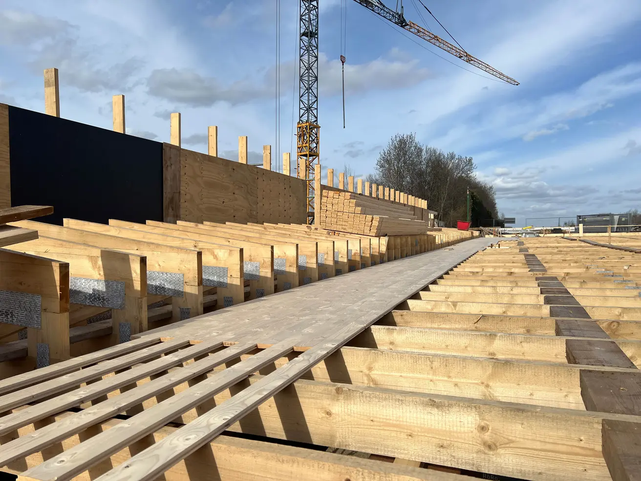 Anhand der Holzträger lässt sich bereits gut erkennen, wo später die Kappen beginnen. © Die Autobahn GmbH des Bundes Anhand der Holzträger lässt sich bereits gut erkennen, wo später die Kappen beginnen. © Die Autobahn GmbH des Bundes