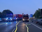 Feuerwehr und DRK haben auf der A46 den Ernstfall eines Unfalls im Autobahntunnel geprobt.