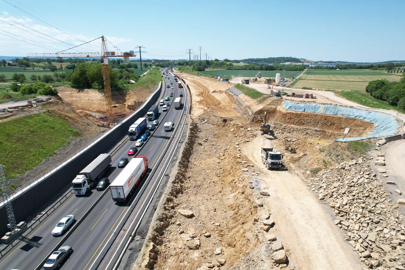 Quelle: Autobahn GmbH | Blick in Fahrtrichtung Karlsruhe. Bau der neuen Richtungsfahrbahn Karlsruhe.