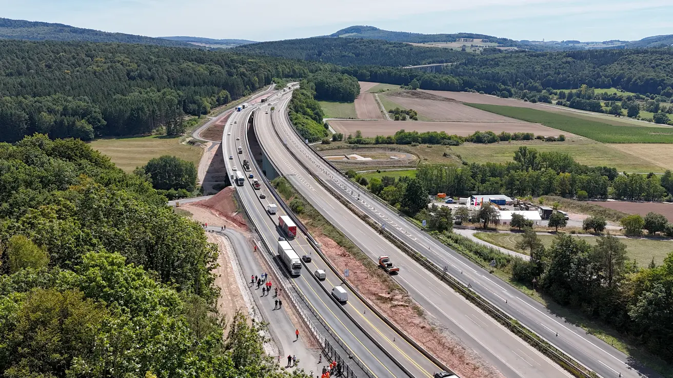 Freigabe des ersten neuen Teilbauwerks am 25. August 2025 mit Außerbetriebnahme des kompletten Altbauwerks Freigabe des ersten neuen Teilbauwerks am 25. August 2025 mit Außerbetriebnahme des kompletten Altbauwerks
