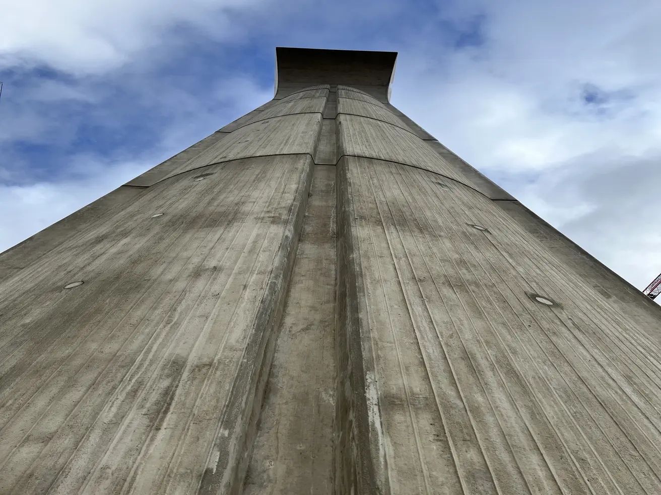 Blick am Pfeiler nach oben