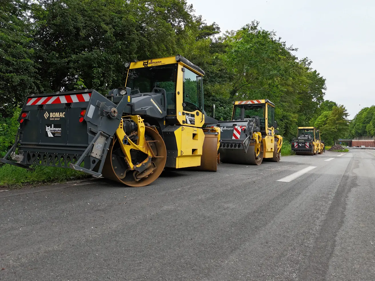 Diese Walzen sind bei den Asphaltarbeiten im westlichen Teil der A270 bereits mehrfach zum Einsatz gekommen. © Die Autobahn GmbH des Bundes