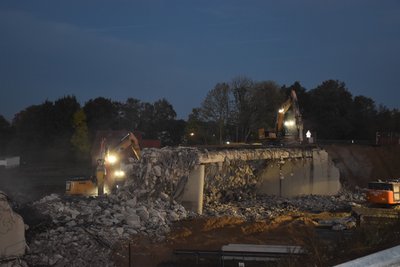 Foto 1_ Brückenabbruch in den  Morgenstunden.jpg