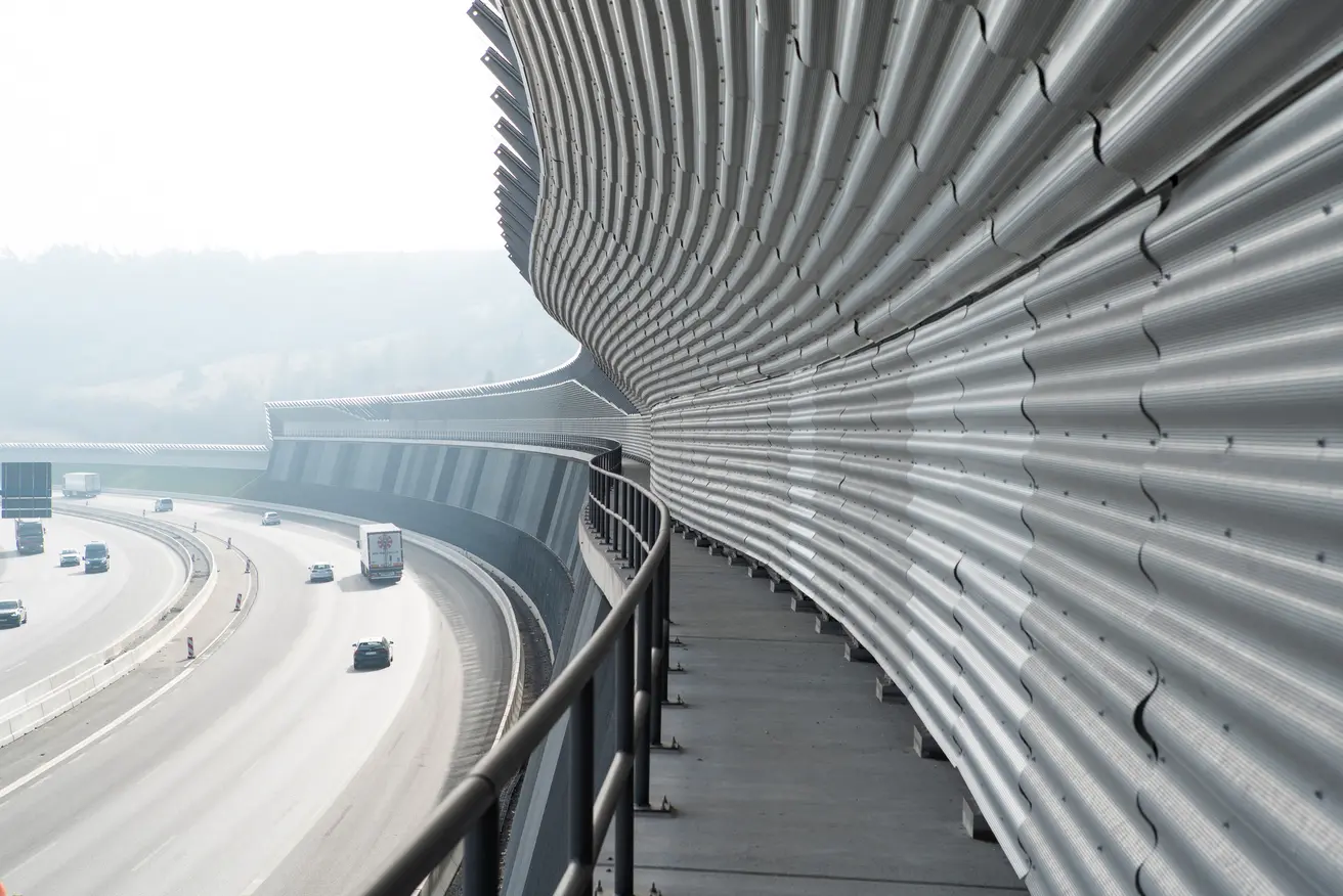 Lärmschutzwände an der A3 bei Heidingsfeld (Foto: Jan R. Schäfer)