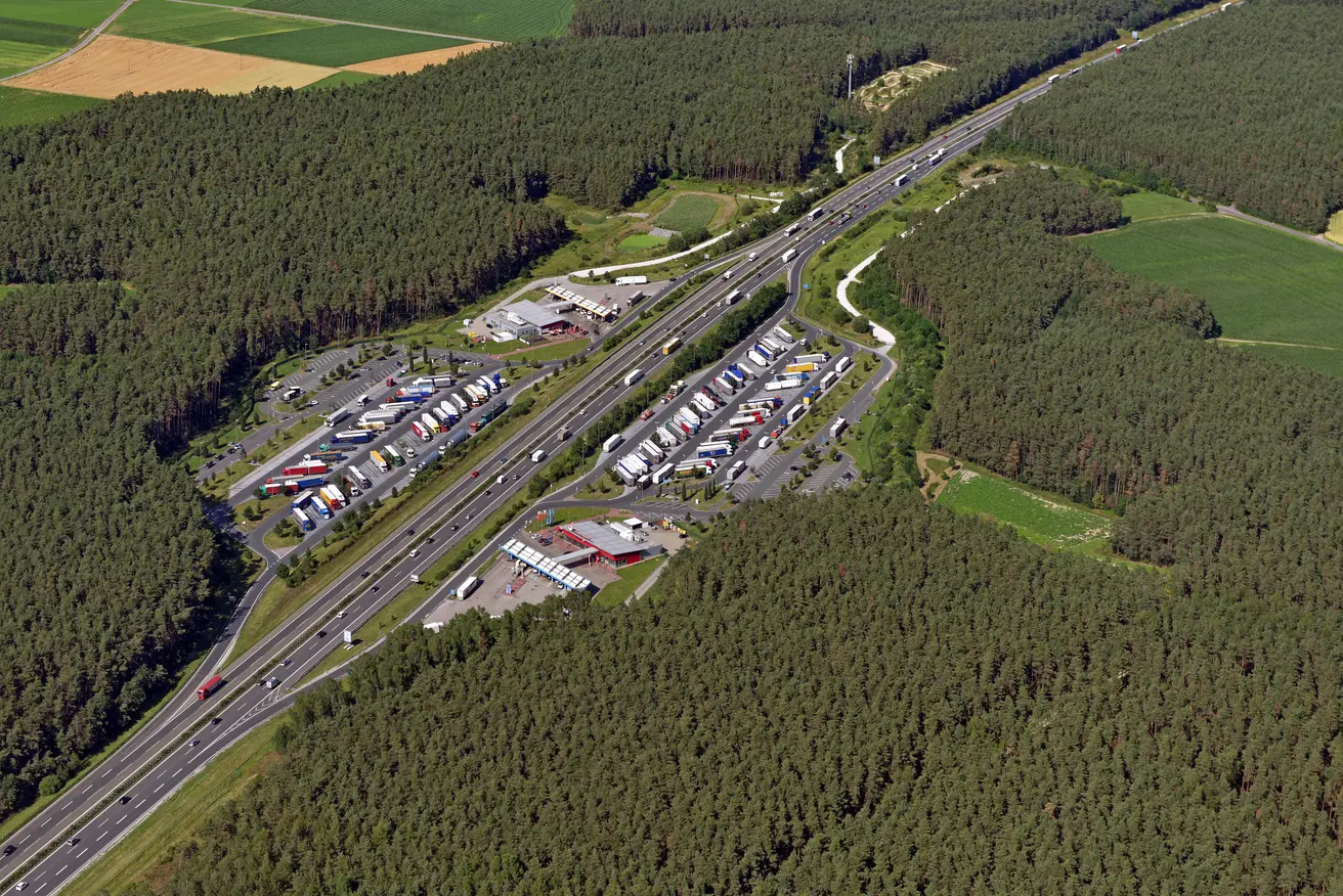 Luftaufnahme Rastanlage Kammersteiner Land (Foto: Hajo Dietz - Nürnberg Luftbild)