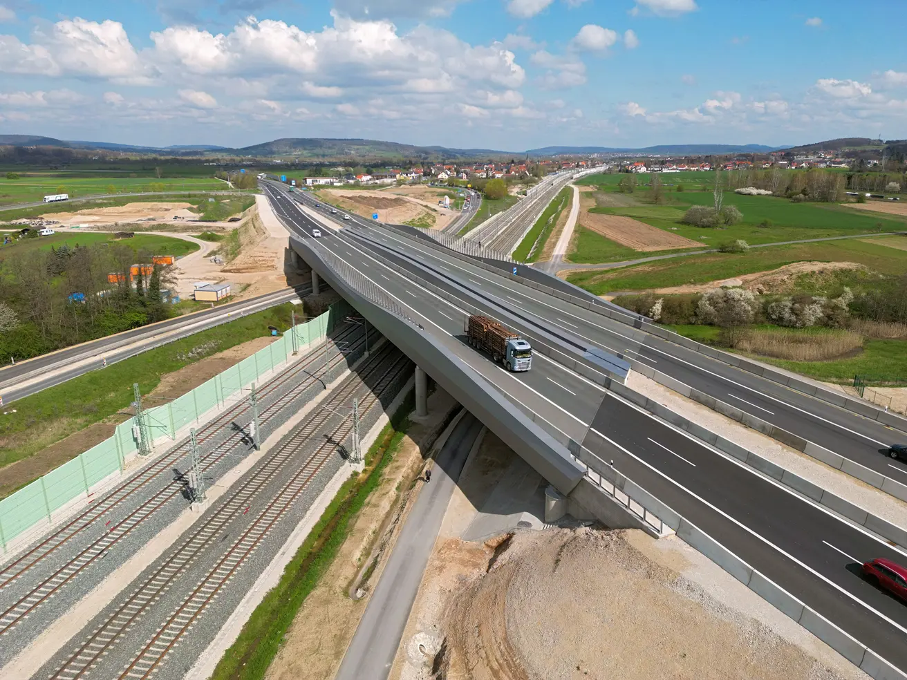Brücke südlich Breitengüßbach (Foto: Hajo Dietz - Nürnberg Luftbild)