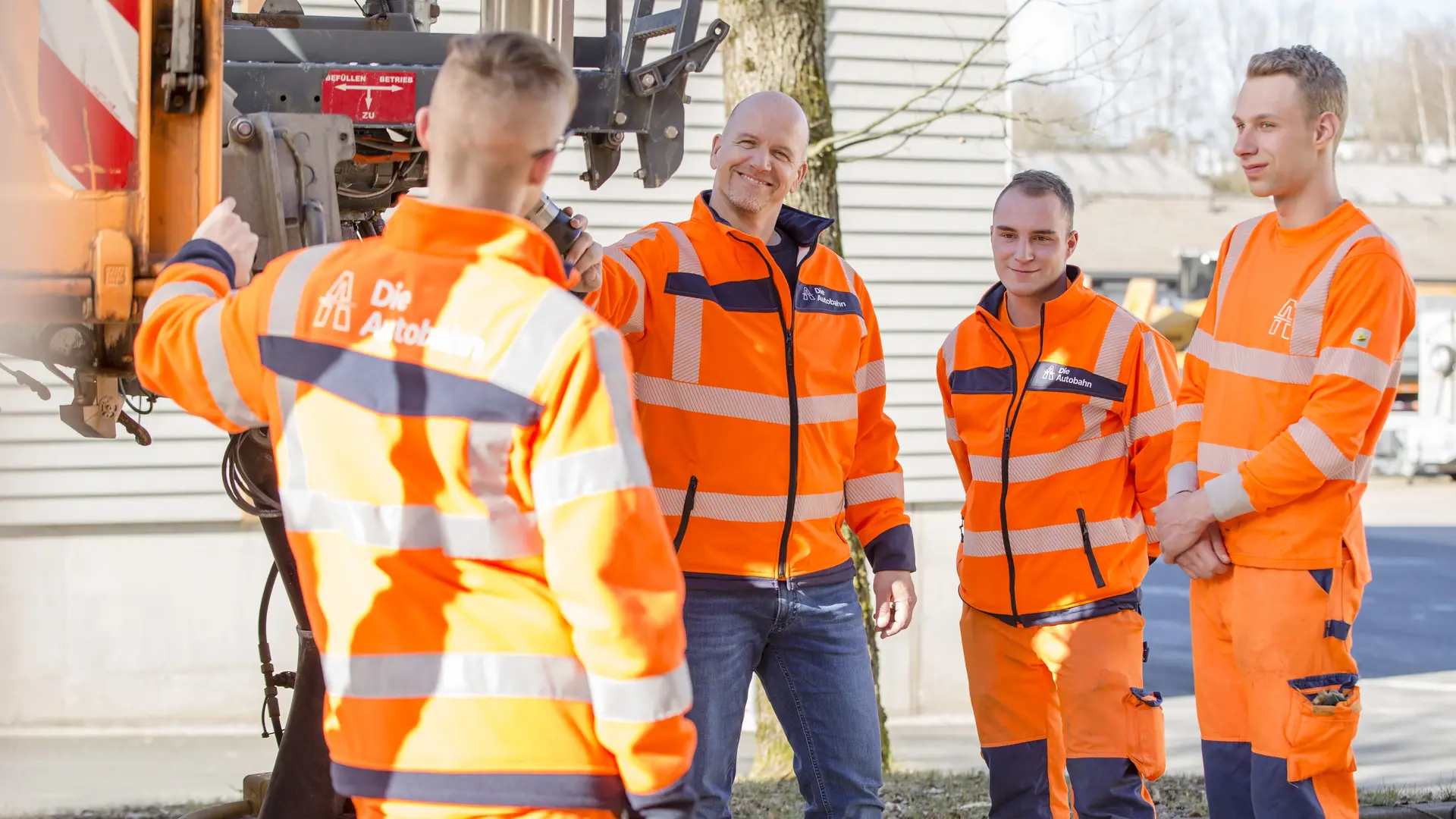 Straßenwärter mit Ausbilder