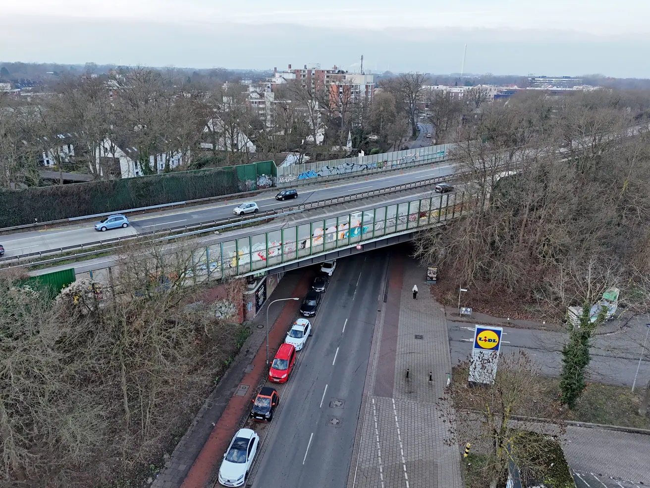 Die Unterführung der Leher Heerstraße unter der A27 aus der Vogelperspektive. © Die Autobahn GmbH des Bundes
