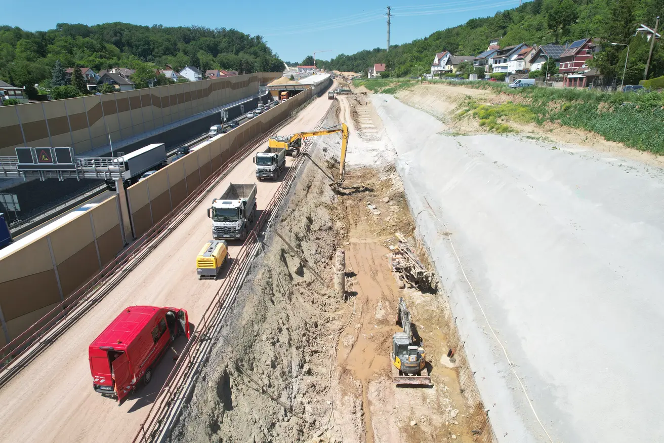 Quelle: Autobahn GmbH | Blick in Fahrtrichtung Karlsruhe. Bau der neuen Richtungsfahrbahn Karlsruhe.