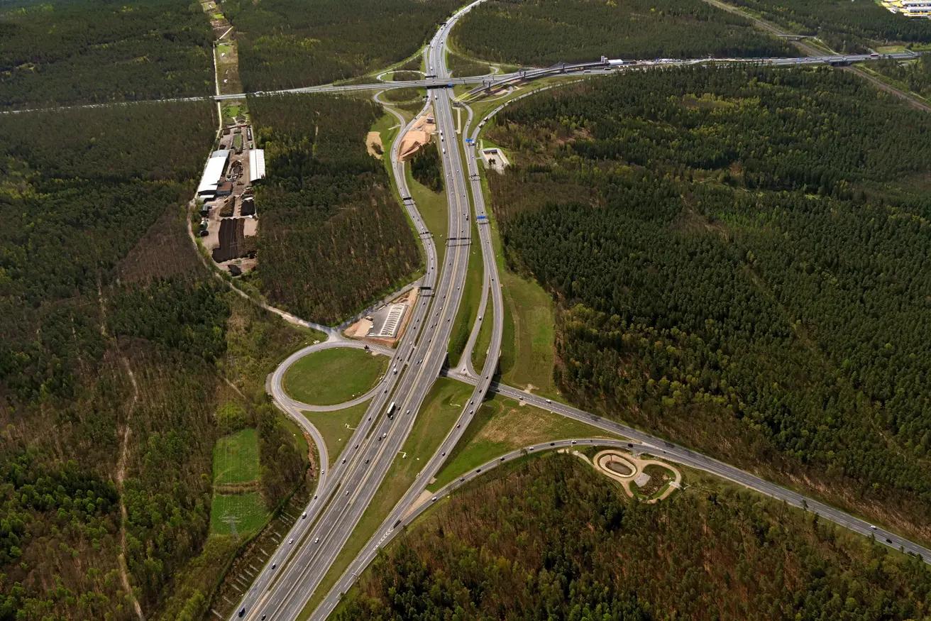 Luftaufnahme der Anschlussstelle Nürnberg-Fischbach (A9) am Autobahnkreuz Nürnberg-Ost