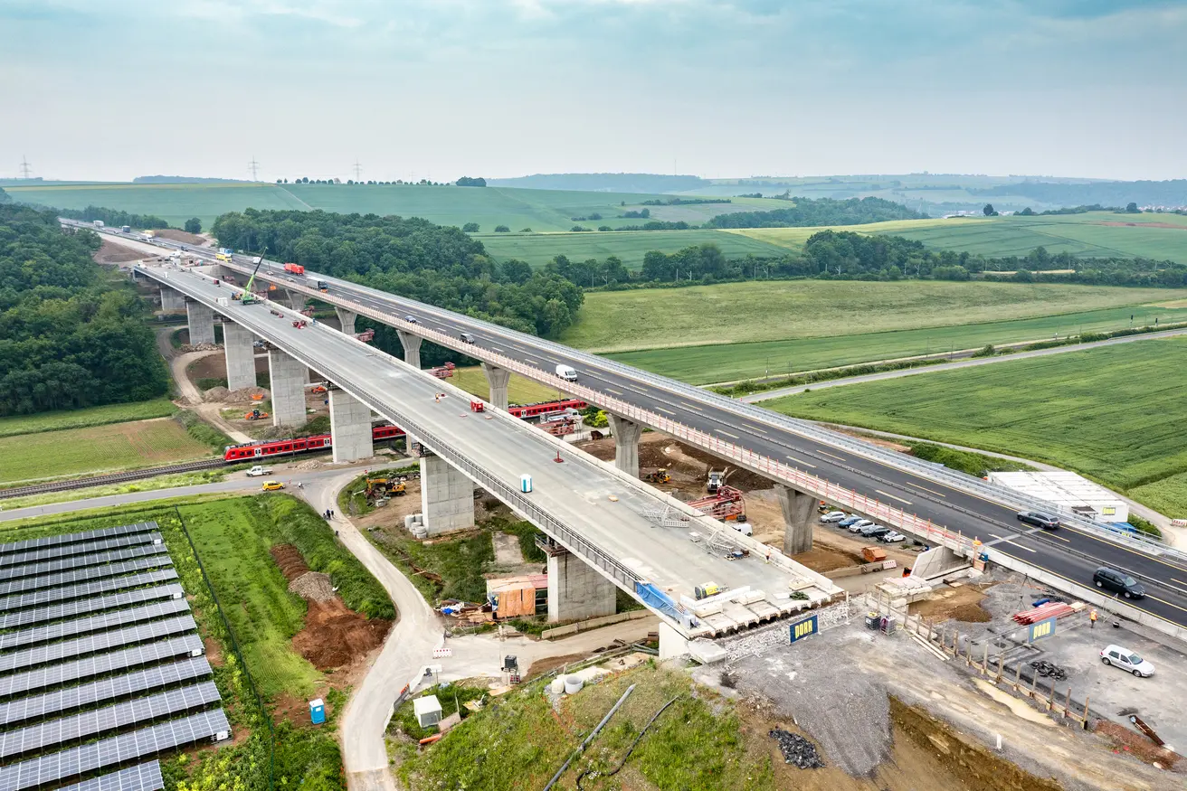 Luftaufnahme der Talbrücke Rothof (Foto: Jan R. Schäfer)