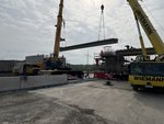Ein Fertigteil zur Verbreiterung der neuen Brücke Ottmarsbocholter Straße über die A1 wird eingehoben. Ein Fertigteil zur Verbreiterung der neuen Brücke Ottmarsbocholter Straße über die A1 wird eingehoben.