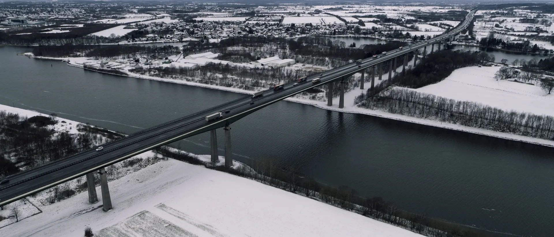 Rader Hochbrücke auf A7 im Schnee