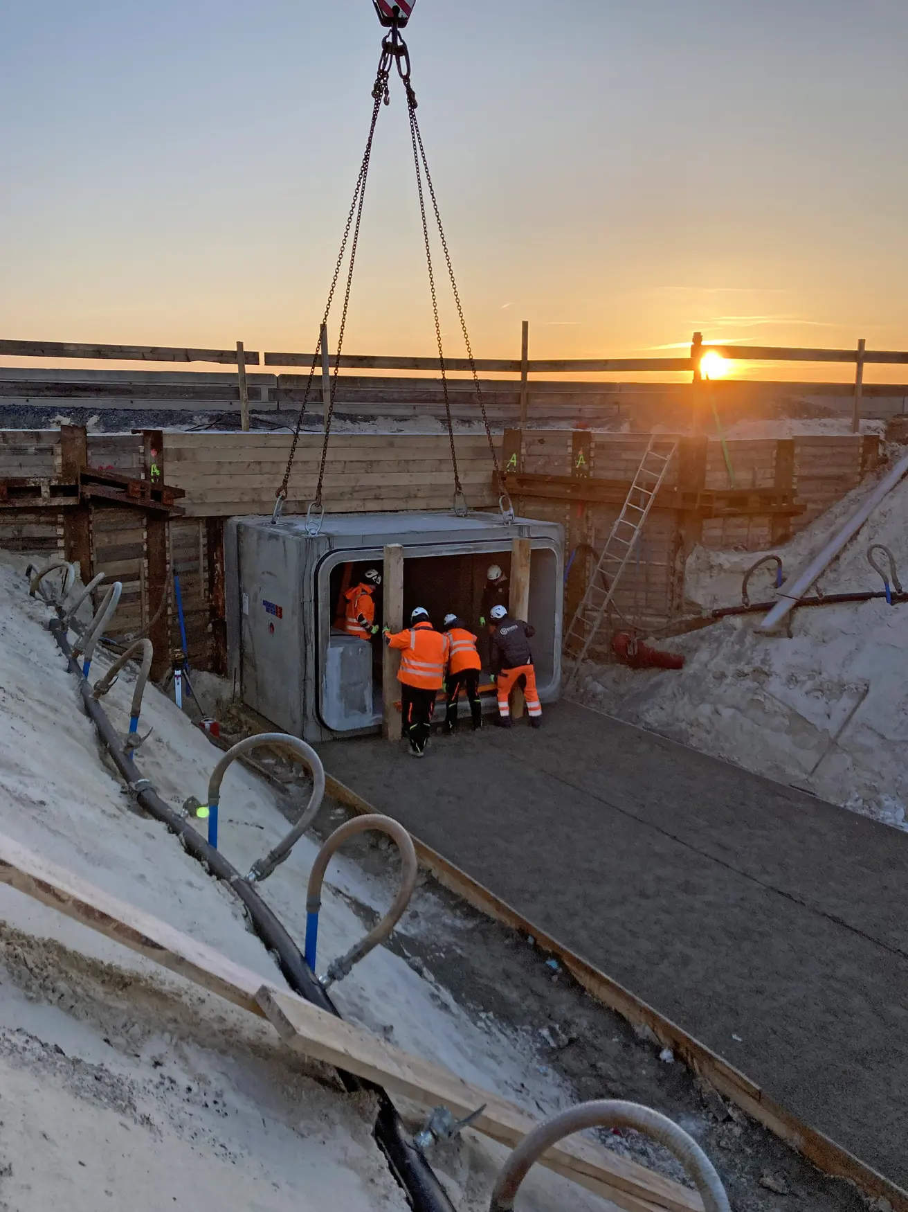 Die Elemente müssen sauber miteinander verbunden werden. Dazu werden sie ineinandergesteckt. © Die Autobahn GmbH des Bundes