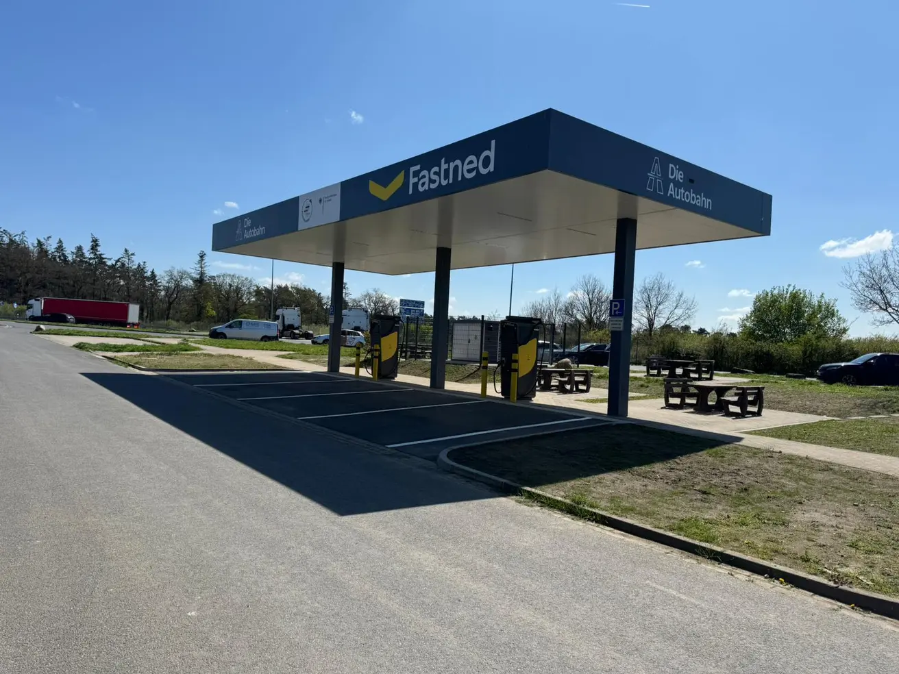 Erste Ladesäulen auf den Parkplätzen Uhry-Nord und -Süd 