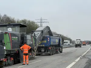 A25: Deckschichtsanierung – Fräsarbeiten