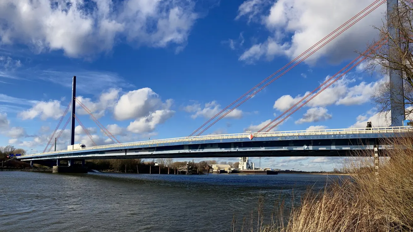 Blick auf die Norderelbbrücke