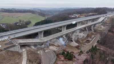 Sprengung A45-Talbrücke Sterbecke