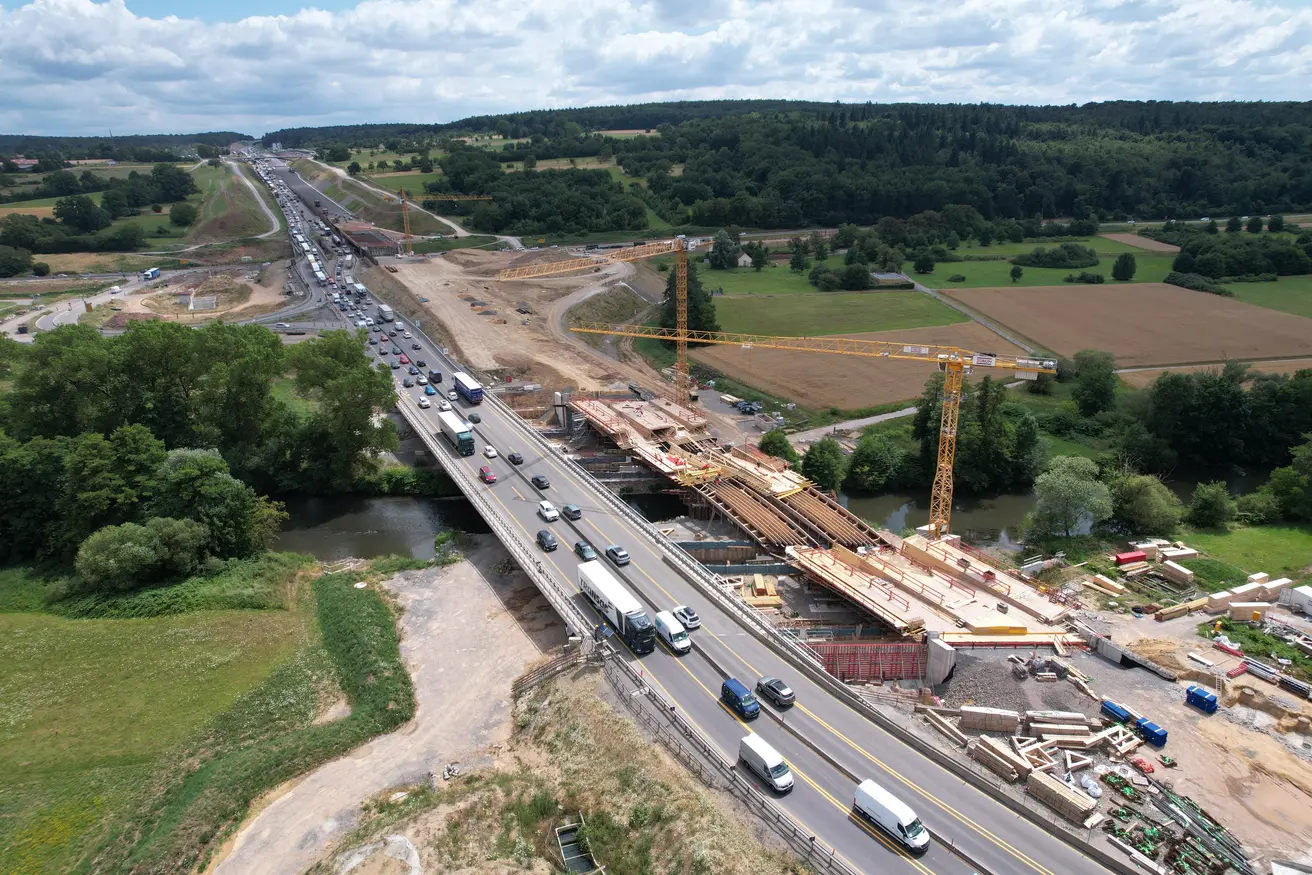 Bau der Enz- und B10-Brücke in Fahrtrichtung Stuttgart