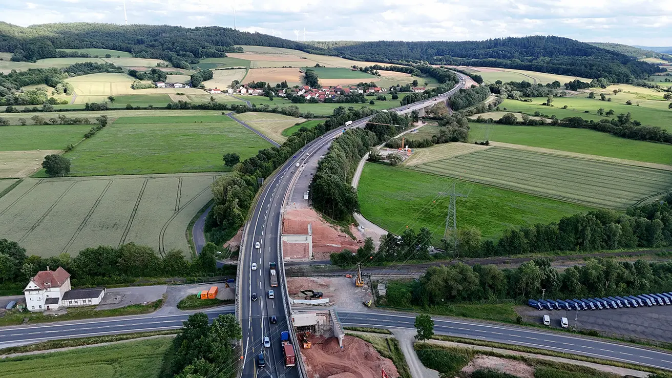 Brückenbaustellen A7 bei Niederaula_Die Autobahn.jpg