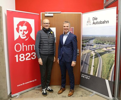 v. l. Prof. Dr. Nils Oberbeck, Präsident der Technischen Hochschule; Thomas Pfeifer, Direktor der Niederlassung Nordbayern