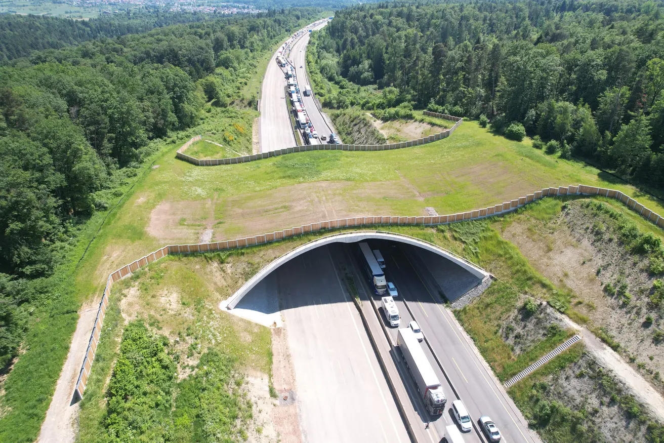 Quelle: Autobahn GmbH | Neubau der Grünbrücke "Hagenschieß". Hier: Blick in Fahrtrichtung Stuttgart.