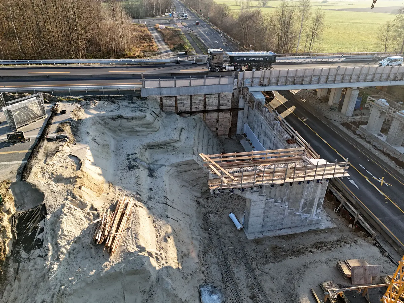 Blick hinter das nördliche Widerlager. © Die Autobahn GmbH des Bundes